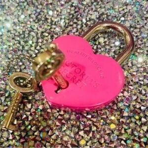 Victorias Secret Vintage RARE Pink Heart Lock and 2 Keys Valentines HTF Keychain